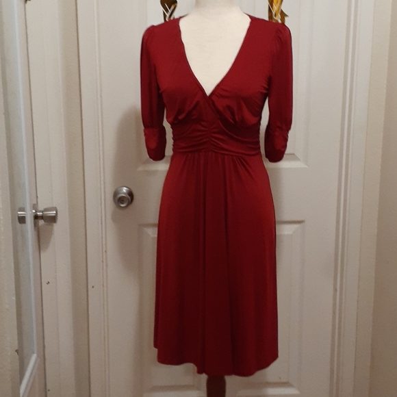 Red Wine V-Neck Asymmetrical Dress - Picture 2 of 6